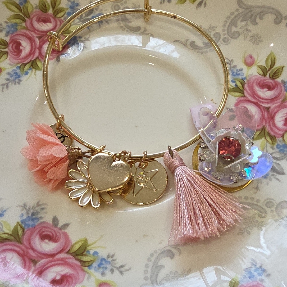 Adorablw Little Childrens Gold and Pink Charm Bracelet